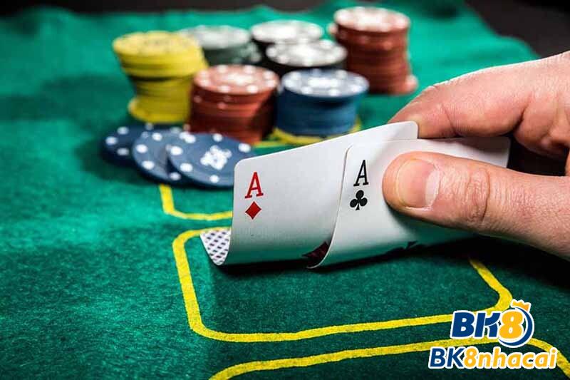 Bài xì tố hay còn được mọi người gọi với cái tên trong tiếng Anh là poker